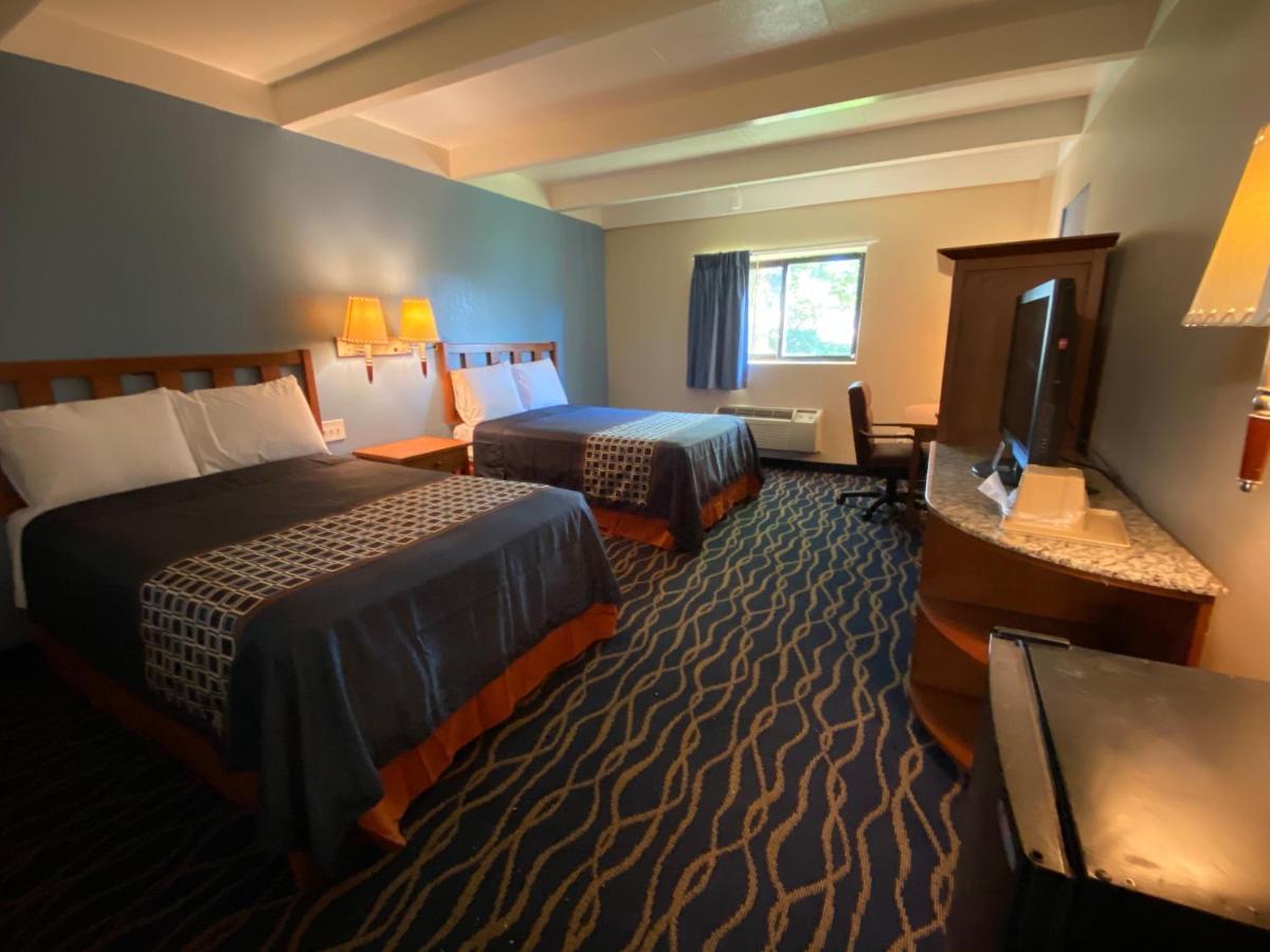 Economy Inn North Randall Екстер'єр фото