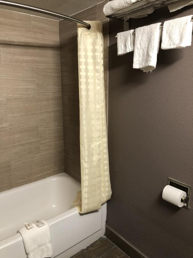 Economy Inn North Randall Екстер'єр фото