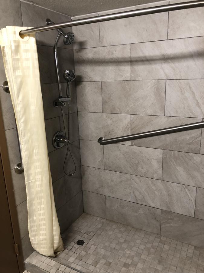 Economy Inn North Randall Екстер'єр фото