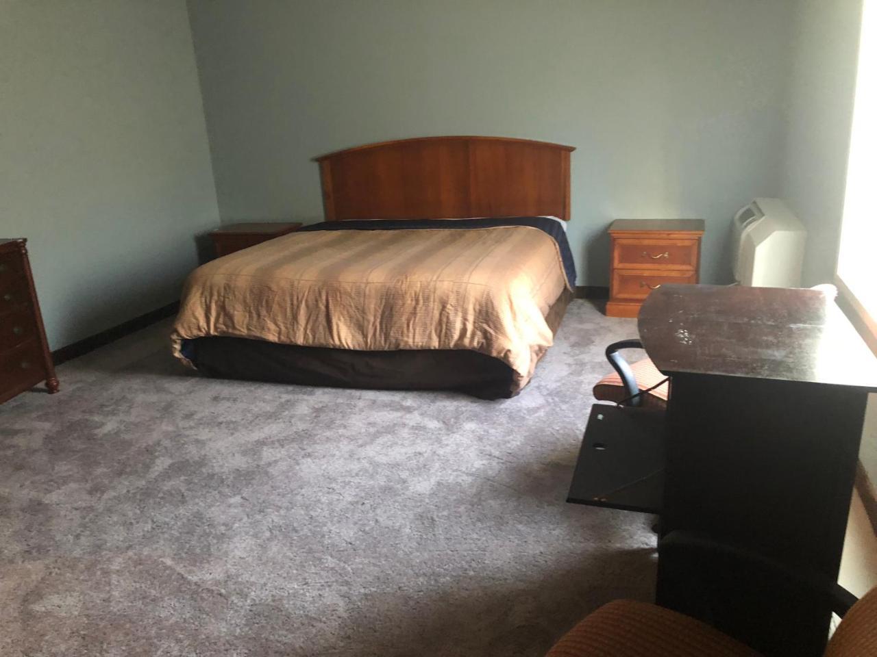 Economy Inn North Randall Екстер'єр фото